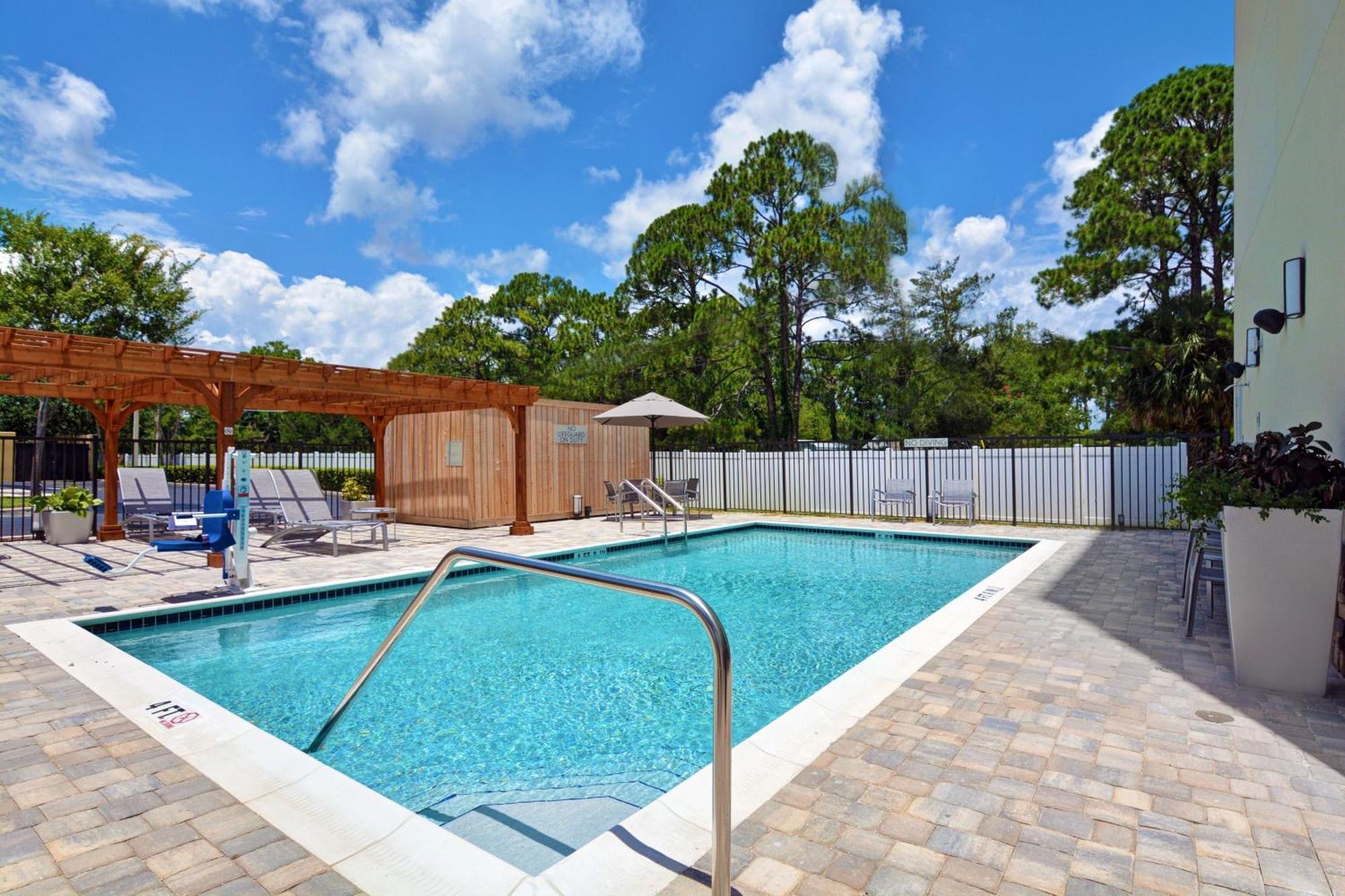 Towneplace Suites By Marriott Jacksonville East Экстерьер фото